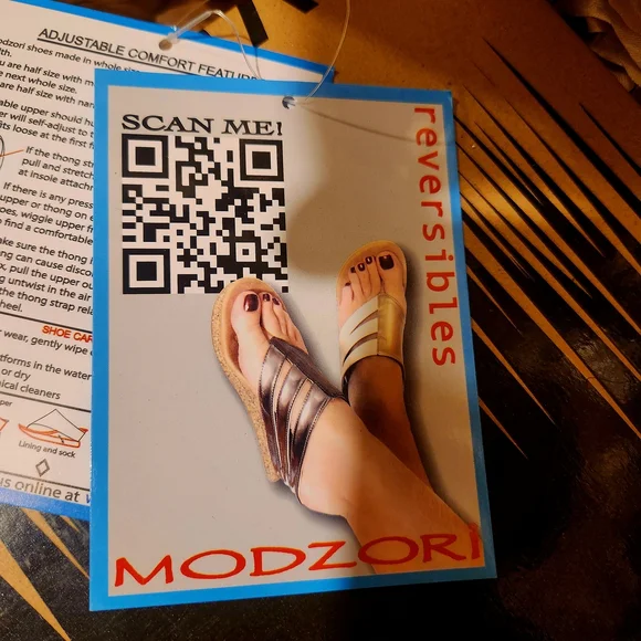 Reversible Yellow and Black Sandals - Picture 7 of 8